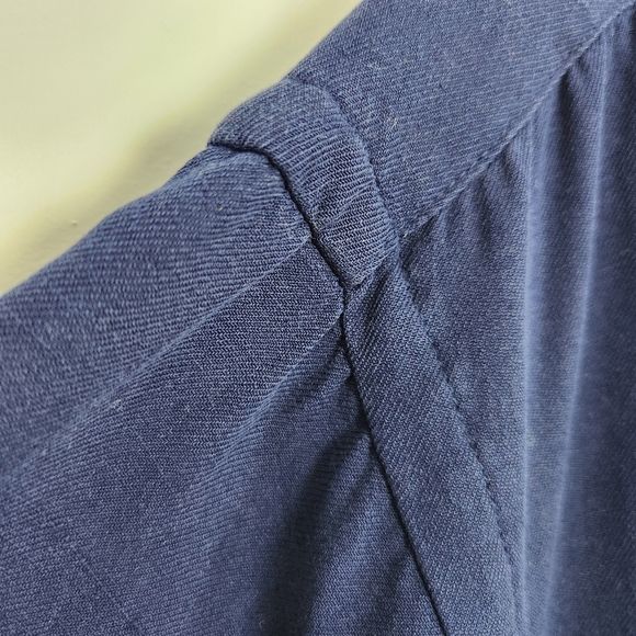 IZOD Men's Washable Silk Navy Blue Short Sleeve Pocket Shirt Size XL - Picture 2 of 9